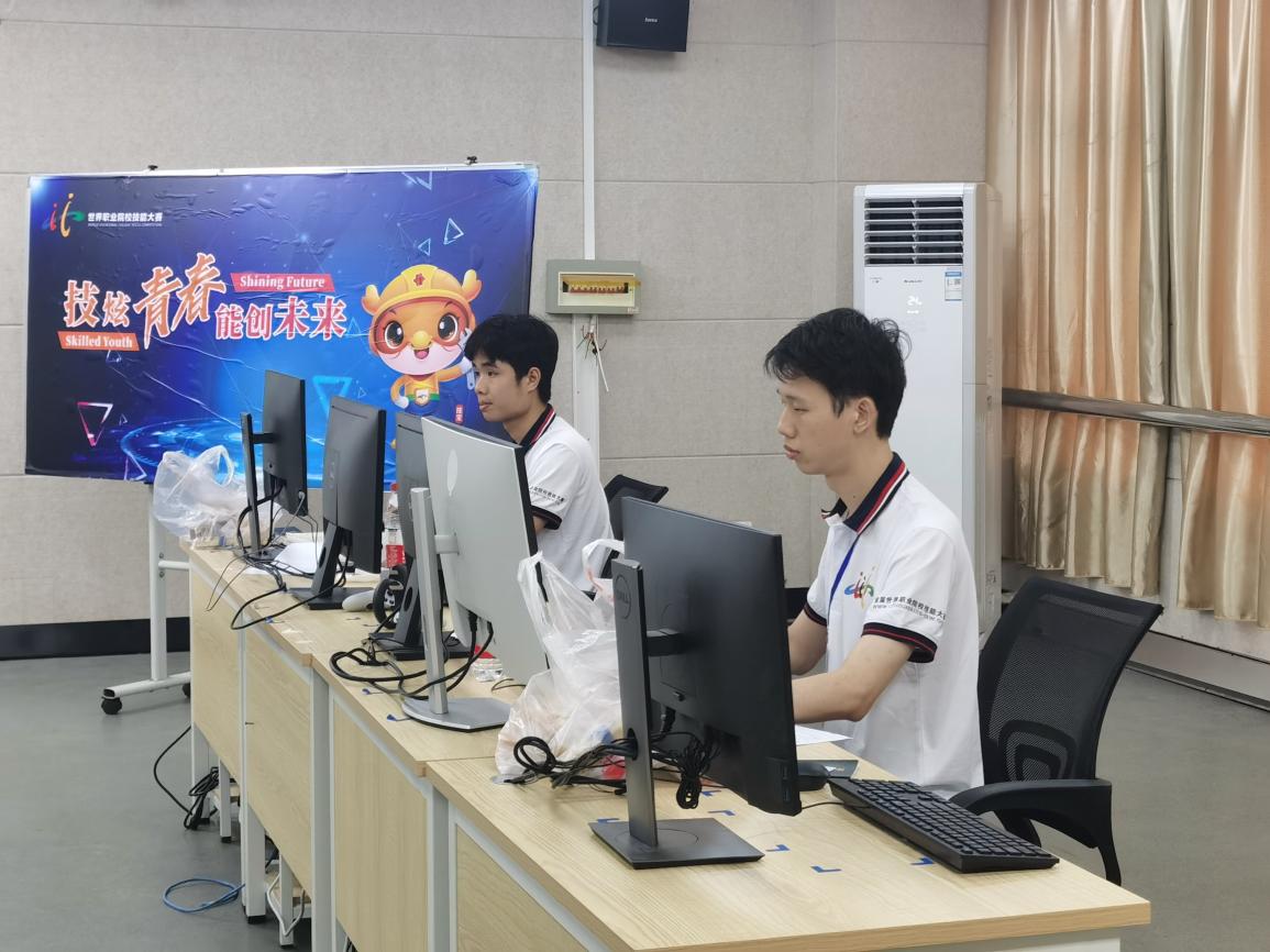 7. WilliamHill中文参赛选手比赛中.jpg